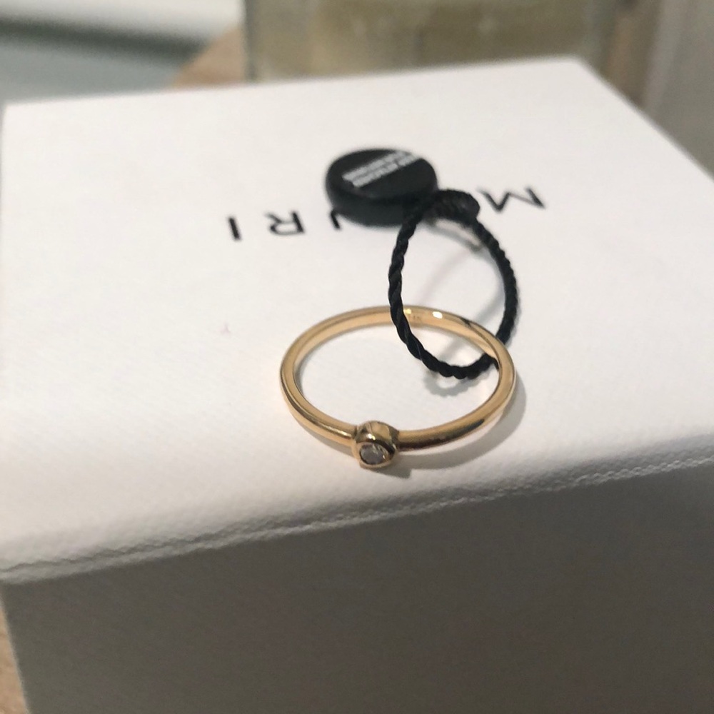 Mejuri Ring. 14k gold. 0.06k diamond.